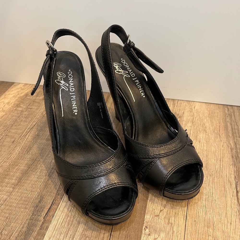 Donald J. Pliner 6M  Vero Cuoio Vintage Open Toe Black Leather Heels